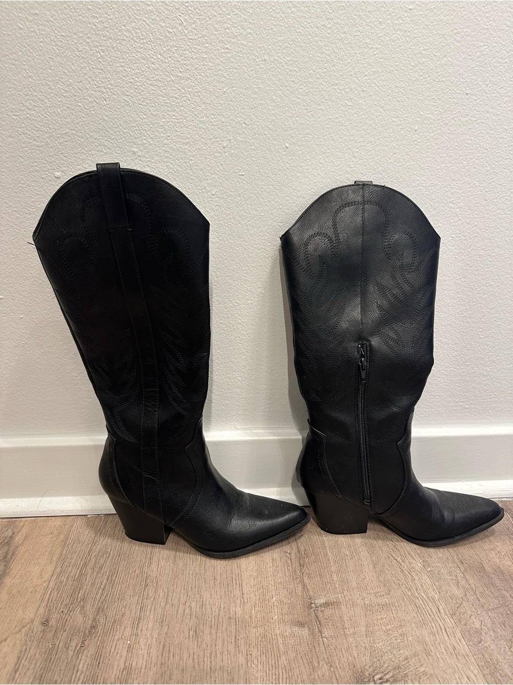 Black Women's Western Knee-High Boots - Classic Cowboy Style